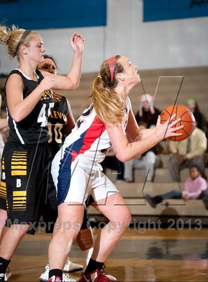Thumbnail 2 in Bellevue vs St. Henry (All A Classic) photogallery.