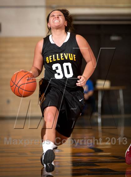 Thumbnail 2 in Bellevue vs St. Henry (All A Classic) photogallery.