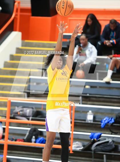Thumbnail 3 in Lynwood vs Serra (Beverly Hills Tournament) photogallery.