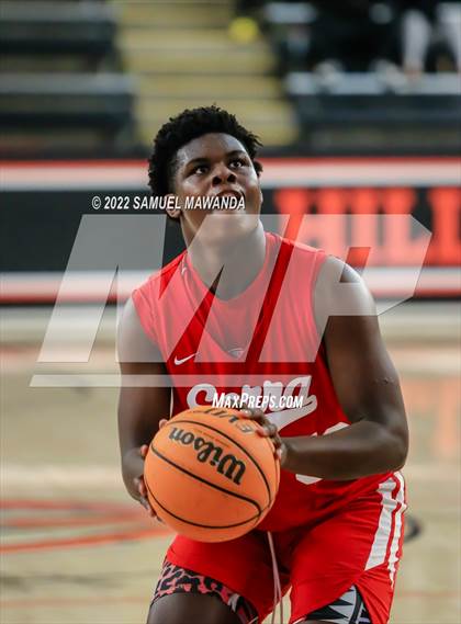 Thumbnail 3 in Lynwood vs Serra (Beverly Hills Tournament) photogallery.