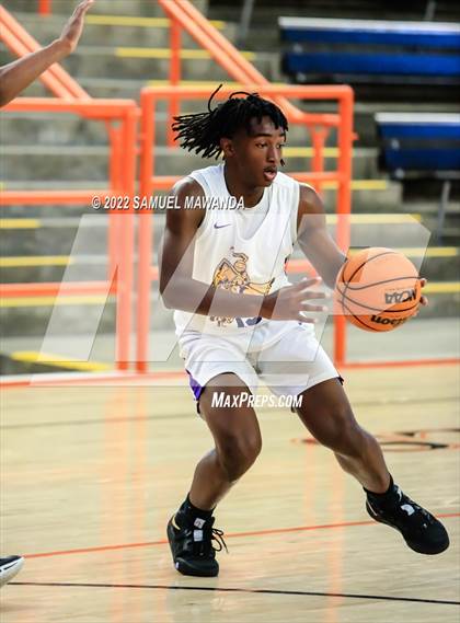Thumbnail 2 in Lynwood vs Serra (Beverly Hills Tournament) photogallery.