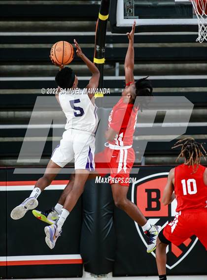 Thumbnail 3 in Lynwood vs Serra (Beverly Hills Tournament) photogallery.