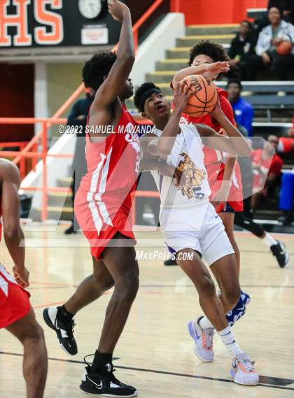 Thumbnail 3 in Lynwood vs Serra (Beverly Hills Tournament) photogallery.