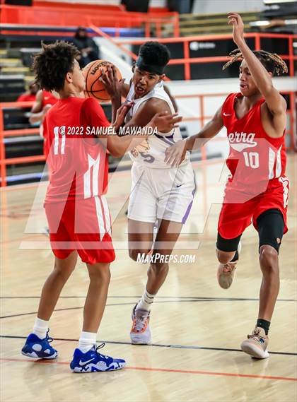 Thumbnail 2 in Lynwood vs Serra (Beverly Hills Tournament) photogallery.