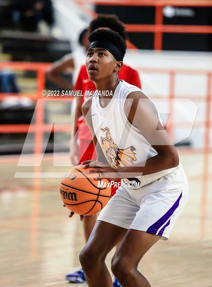 Thumbnail 3 in Lynwood vs Serra (Beverly Hills Tournament) photogallery.