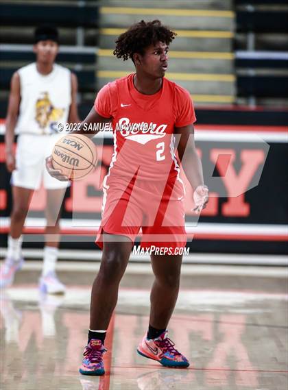 Thumbnail 3 in Lynwood vs Serra (Beverly Hills Tournament) photogallery.