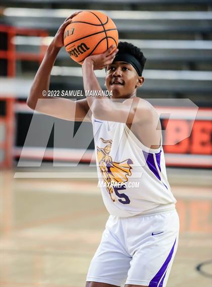 Thumbnail 2 in Lynwood vs Serra (Beverly Hills Tournament) photogallery.
