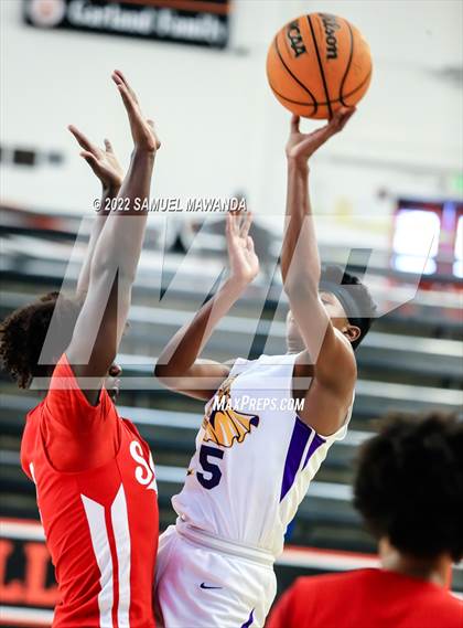 Thumbnail 1 in Lynwood vs Serra (Beverly Hills Tournament) photogallery.