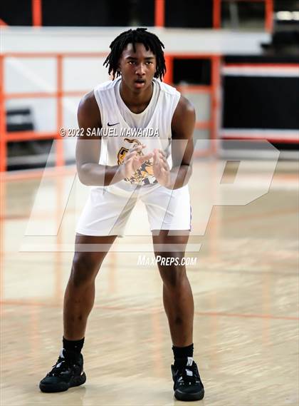 Thumbnail 3 in Lynwood vs Serra (Beverly Hills Tournament) photogallery.