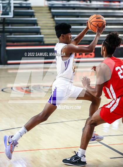 Thumbnail 2 in Lynwood vs Serra (Beverly Hills Tournament) photogallery.