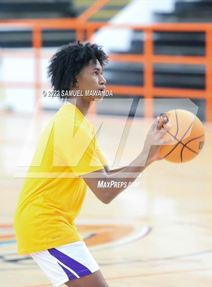Thumbnail 2 in Lynwood vs Serra (Beverly Hills Tournament) photogallery.