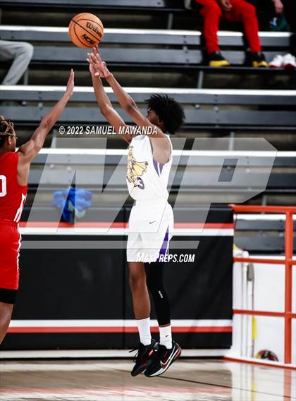Thumbnail 1 in Lynwood vs Serra (Beverly Hills Tournament) photogallery.
