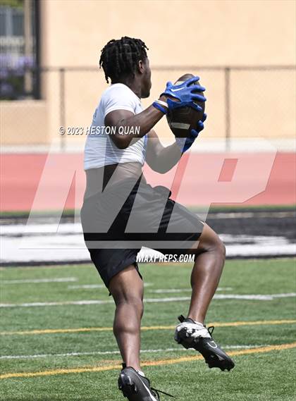 Thumbnail 3 in Western vs. El Toro (Surf City Passing Tournament) photogallery.