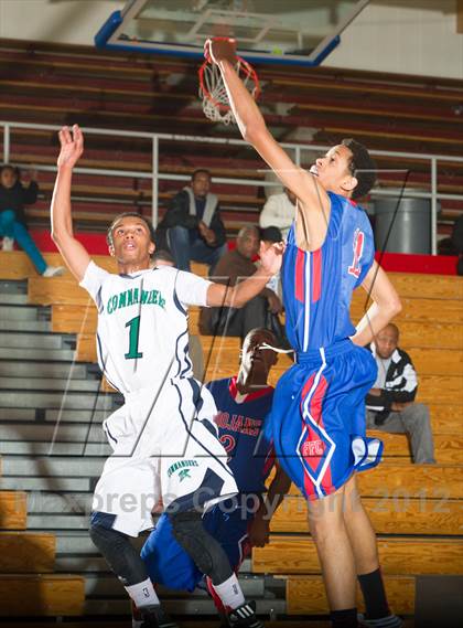 Thumbnail 2 in Kennedy vs. Fountain-Fort Carson (Cherry Creek Holiday Classic) photogallery.