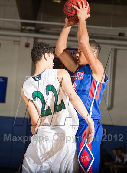 Thumbnail 2 in Kennedy vs. Fountain-Fort Carson (Cherry Creek Holiday Classic) photogallery.