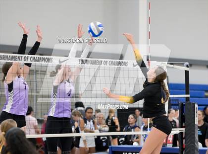 Thumbnail 1 in Arvada West vs. Bishop O'Dowd (Nike Tournament of Champions – Southwest) photogallery.