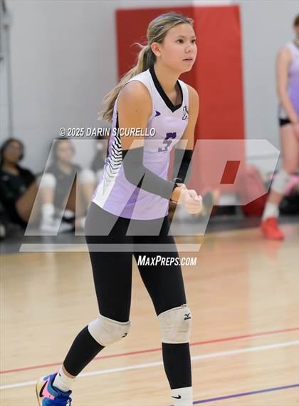 Thumbnail 1 in Arvada West vs. Bishop O'Dowd (Nike Tournament of Champions – Southwest) photogallery.