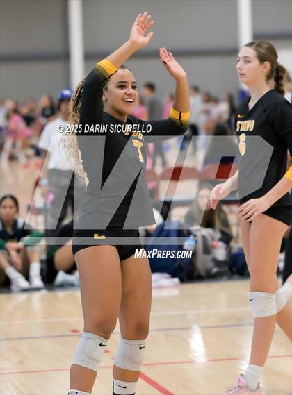 Thumbnail 2 in Arvada West vs. Bishop O'Dowd (Nike Tournament of Champions – Southwest) photogallery.