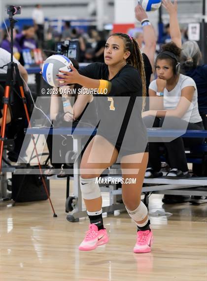 Thumbnail 1 in Arvada West vs. Bishop O'Dowd (Nike Tournament of Champions – Southwest) photogallery.