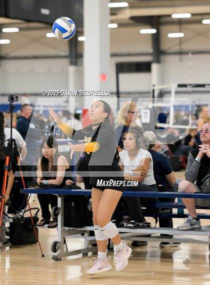 Thumbnail 1 in Arvada West vs. Bishop O'Dowd (Nike Tournament of Champions – Southwest) photogallery.