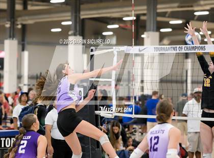 Thumbnail 3 in Arvada West vs. Bishop O'Dowd (Nike Tournament of Champions – Southwest) photogallery.