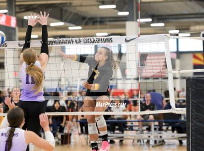 Thumbnail 3 in Arvada West vs. Bishop O'Dowd (Nike Tournament of Champions – Southwest) photogallery.