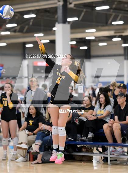 Thumbnail 1 in Arvada West vs. Bishop O'Dowd (Nike Tournament of Champions – Southwest) photogallery.