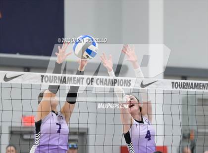 Thumbnail 1 in Arvada West vs. Bishop O'Dowd (Nike Tournament of Champions – Southwest) photogallery.