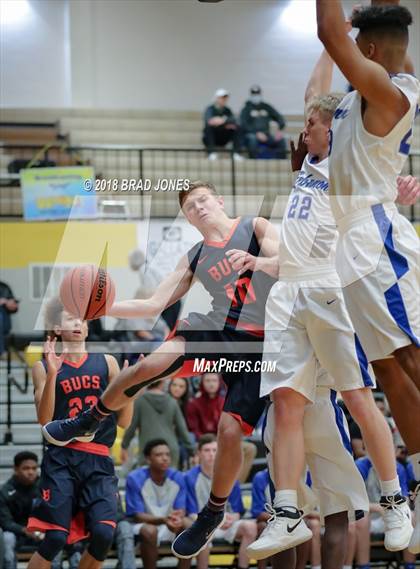 Thumbnail 1 in Lebanon vs Beech (TSSAA District 9-AAA Quarterfinal) photogallery.
