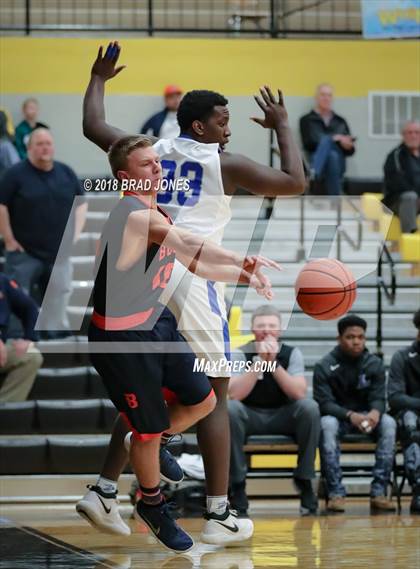 Thumbnail 1 in Lebanon vs Beech (TSSAA District 9-AAA Quarterfinal) photogallery.