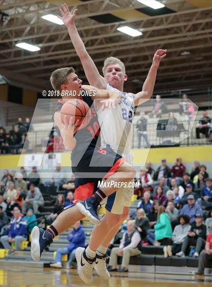 Thumbnail 2 in Lebanon vs Beech (TSSAA District 9-AAA Quarterfinal) photogallery.
