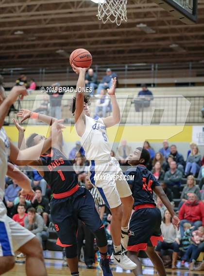 Thumbnail 3 in Lebanon vs Beech (TSSAA District 9-AAA Quarterfinal) photogallery.