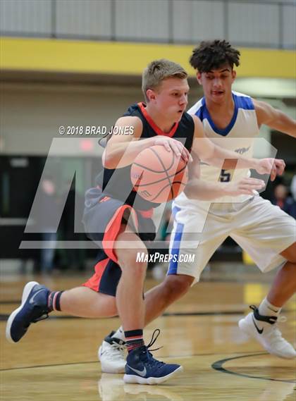 Thumbnail 1 in Lebanon vs Beech (TSSAA District 9-AAA Quarterfinal) photogallery.
