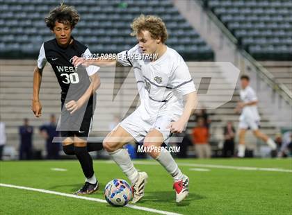 Thumbnail 3 in West Mesquite vs. Highland Park (UIL 5A D2 Regional Semifinal Playoff) photogallery.
