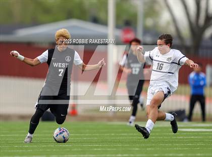 Thumbnail 1 in West Mesquite vs. Highland Park (UIL 5A D2 Regional Semifinal Playoff) photogallery.