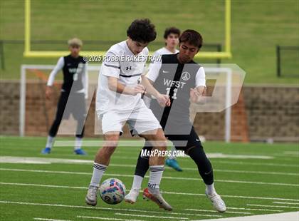 Thumbnail 3 in West Mesquite vs. Highland Park (UIL 5A D2 Regional Semifinal Playoff) photogallery.