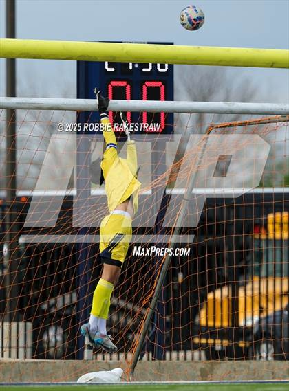 Thumbnail 3 in West Mesquite vs. Highland Park (UIL 5A D2 Regional Semifinal Playoff) photogallery.