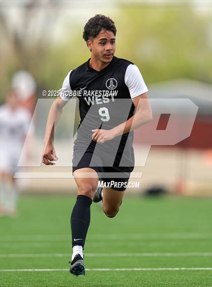 Thumbnail 1 in West Mesquite vs. Highland Park (UIL 5A D2 Regional Semifinal Playoff) photogallery.