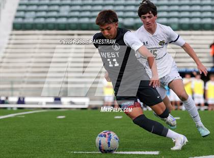 Thumbnail 2 in West Mesquite vs. Highland Park (UIL 5A D2 Regional Semifinal Playoff) photogallery.