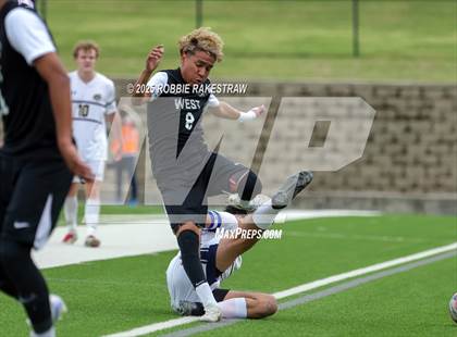 Thumbnail 1 in West Mesquite vs. Highland Park (UIL 5A D2 Regional Semifinal Playoff) photogallery.