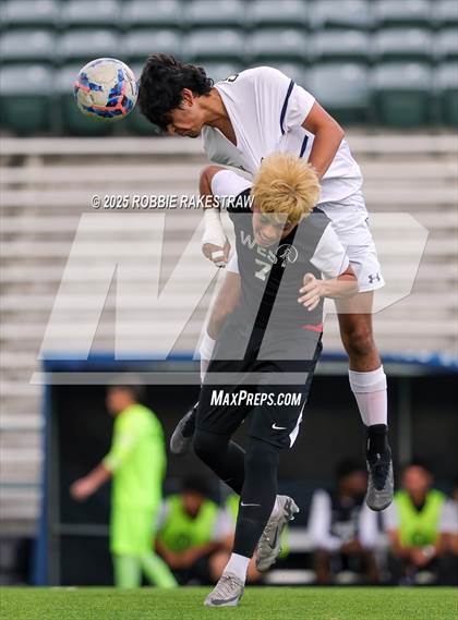 Thumbnail 3 in West Mesquite vs. Highland Park (UIL 5A D2 Regional Semifinal Playoff) photogallery.