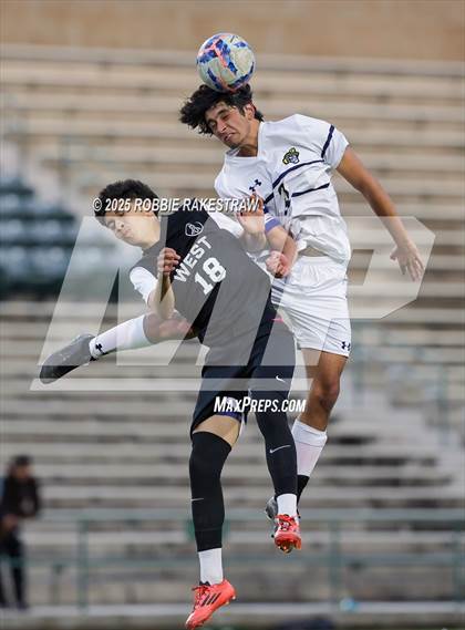 Thumbnail 1 in West Mesquite vs. Highland Park (UIL 5A D2 Regional Semifinal Playoff) photogallery.