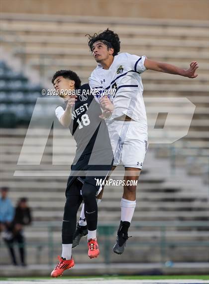 Thumbnail 1 in West Mesquite vs. Highland Park (UIL 5A D2 Regional Semifinal Playoff) photogallery.