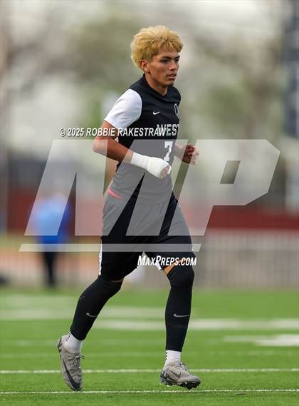 Thumbnail 3 in West Mesquite vs. Highland Park (UIL 5A D2 Regional Semifinal Playoff) photogallery.