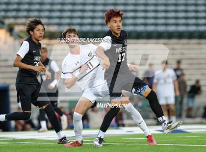Thumbnail 2 in West Mesquite vs. Highland Park (UIL 5A D2 Regional Semifinal Playoff) photogallery.