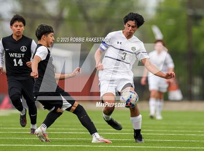 Thumbnail 2 in West Mesquite vs. Highland Park (UIL 5A D2 Regional Semifinal Playoff) photogallery.