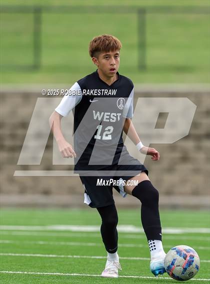Thumbnail 2 in West Mesquite vs. Highland Park (UIL 5A D2 Regional Semifinal Playoff) photogallery.
