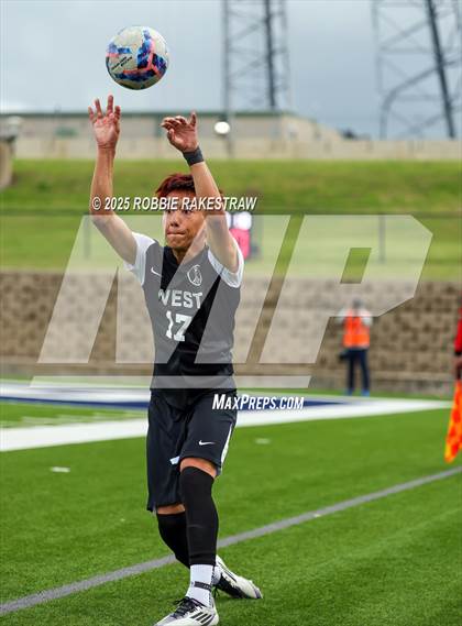 Thumbnail 3 in West Mesquite vs. Highland Park (UIL 5A D2 Regional Semifinal Playoff) photogallery.