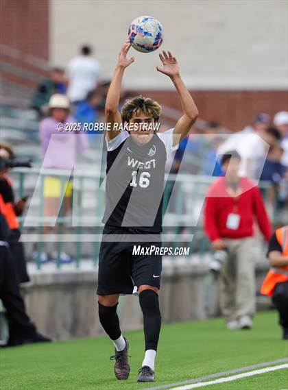 Thumbnail 1 in West Mesquite vs. Highland Park (UIL 5A D2 Regional Semifinal Playoff) photogallery.