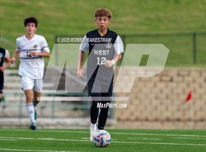 Thumbnail 1 in West Mesquite vs. Highland Park (UIL 5A D2 Regional Semifinal Playoff) photogallery.